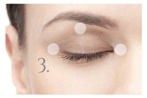 Augenschwellungen Massage Schritt 2 web